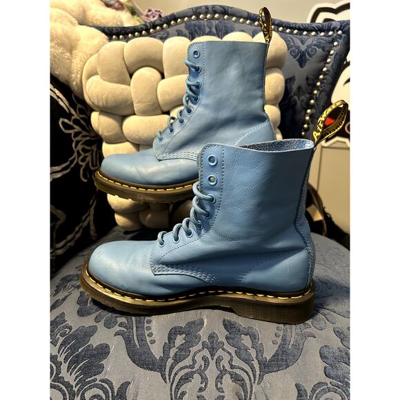 Dr Martens Bright Baby Blue Smooth Leather Size 8/EU 39 - Picture 2 of 7